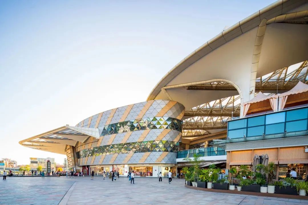 的茶,喜茶,鲍师傅,太二,哈布斯等餐饮最受港澳市民喜爱;中影国际影城