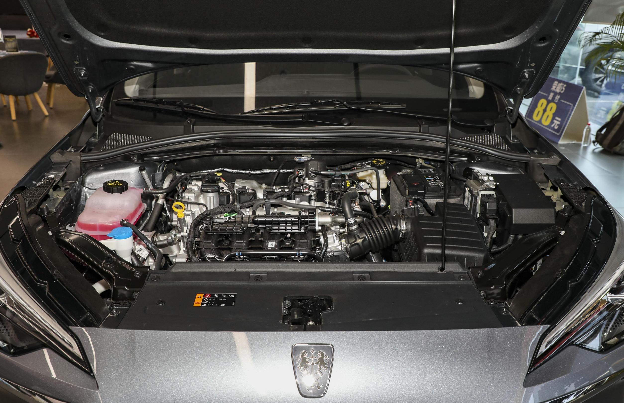 详解荣威i5最低配车型,价格很亲民,1.5l发动机 5挡手动变速箱