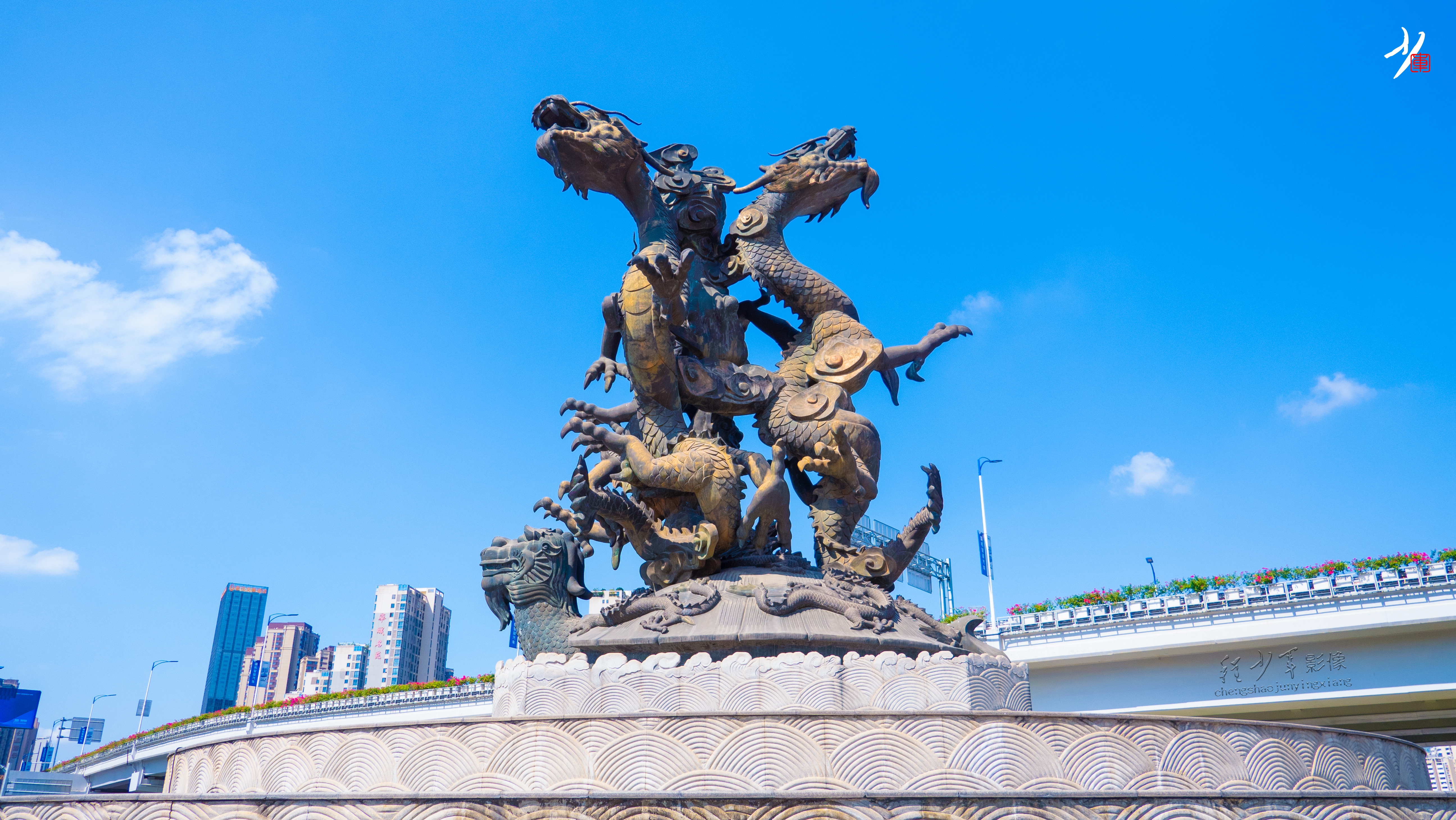 十龙聚龟,赣州标志性城市雕塑之一,曾被评选为全国十大丑陋雕塑