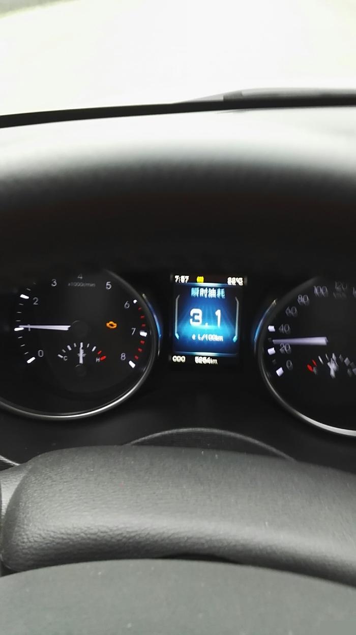 第三代哈弗h6仪表盘上在开车的过程中最右下角红灯亮起