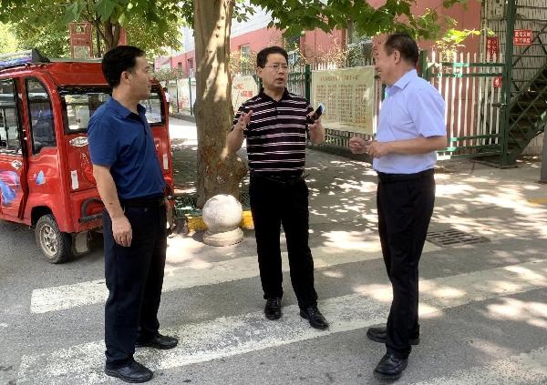 市国资委党委书记,主任简玉峰深入包抓社区,路段督导巩固提升全国文明