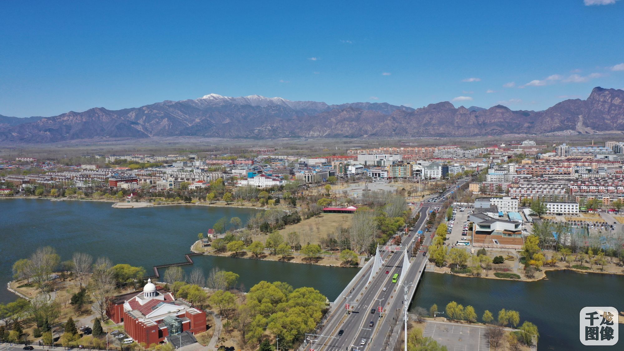 最美冬奥城再现"海陀戴雪"胜景 北京延庆春季旅游画卷徐徐展开