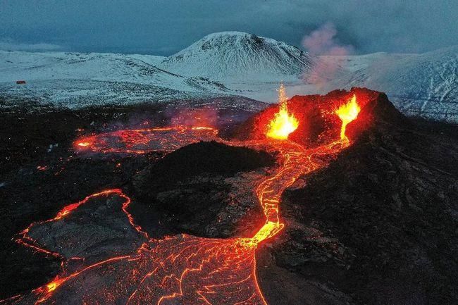 探索以太阿伊島上的活火山,基拉韋厄火山,瞭解內部構造