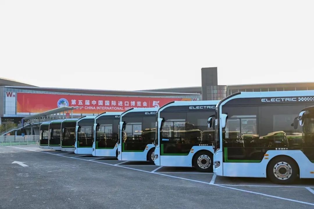 进博时刻丨青浦巴士35辆接驳车,设3条线路保障进博会交通通畅