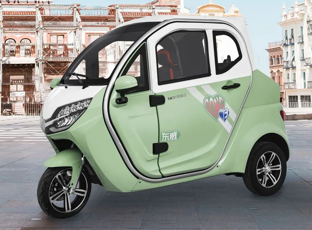 东威q3尾箱版三轮车测评:全封闭小巧车身,大空间尾箱,适合接娃