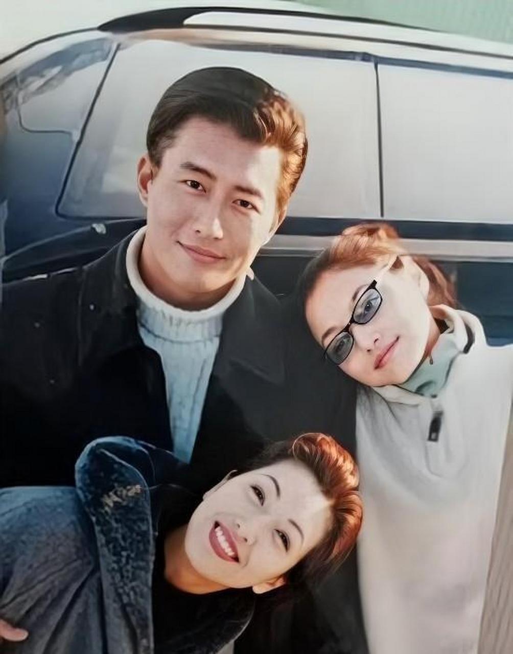 [浮云]一次,江珊和王志文边吃饭边喝酒,聊的十分尽兴,就在这时,王志文