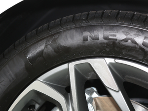 北京现代索纳塔2020款旗舰版轮胎规格是多少?