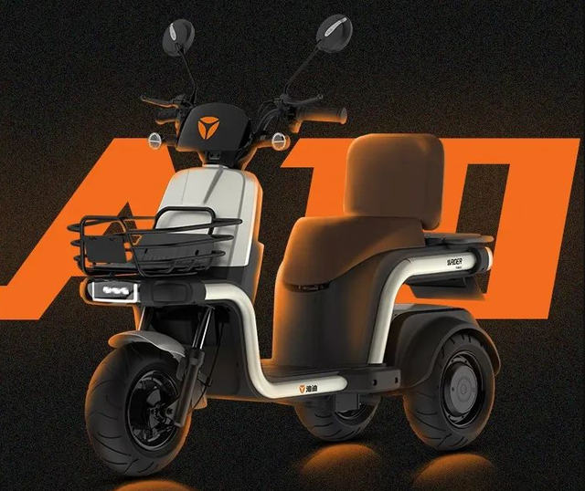 雅迪a10电动三轮车测评:不倒翁设计,双电机驱动,续航100公里