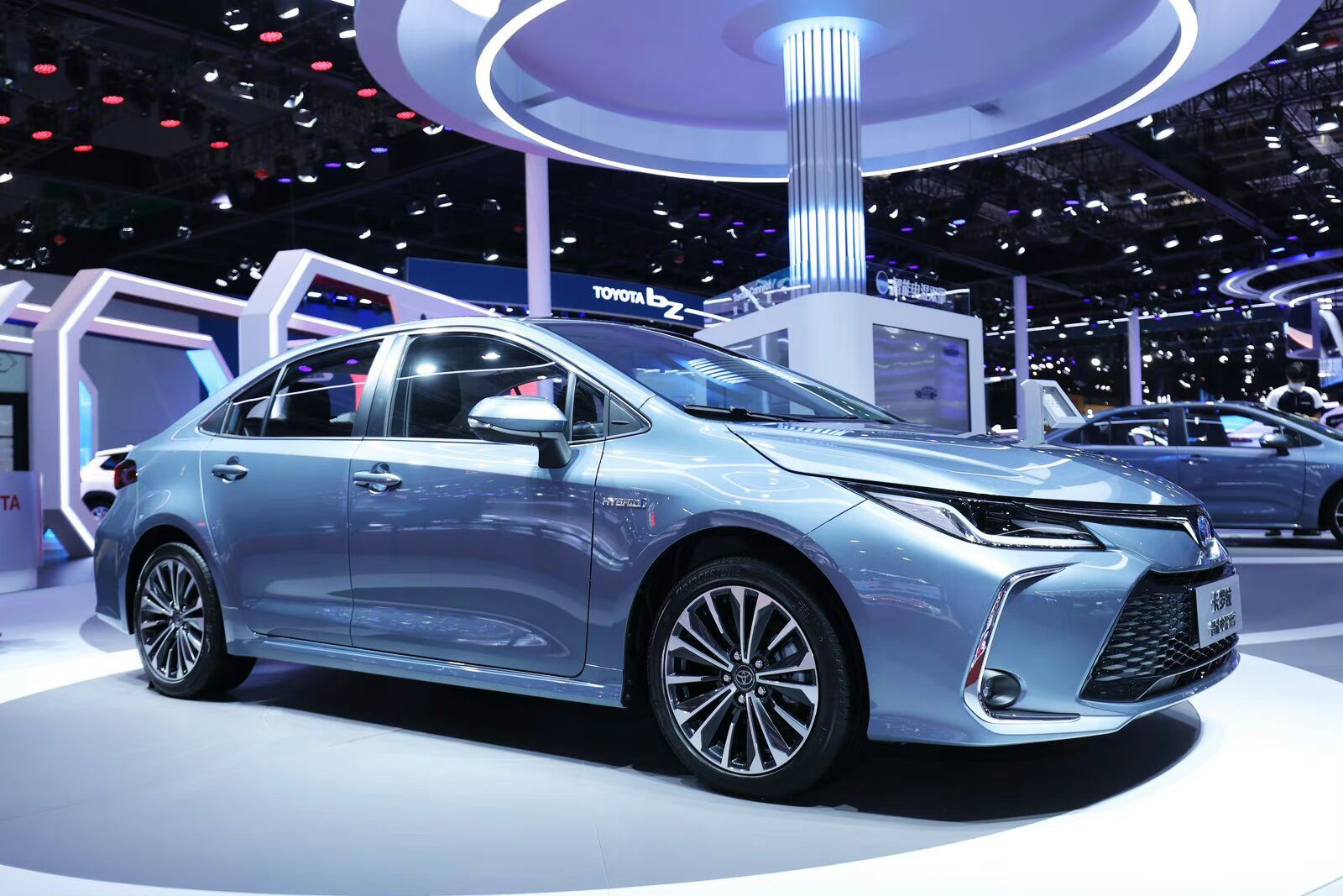 这款丰田神车是怎样练成的?疯狂吐槽实测,带你了解卡罗拉