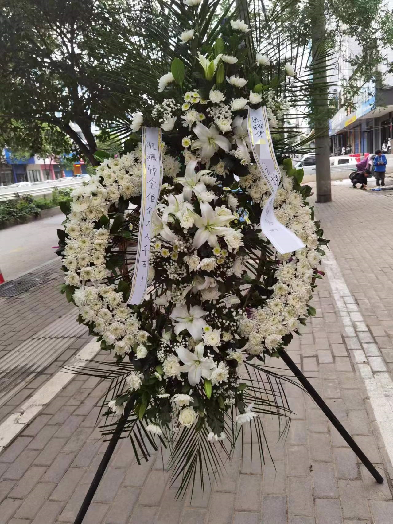 订花圈推荐榜:哪些花圈备受推崇,受欢迎度最高