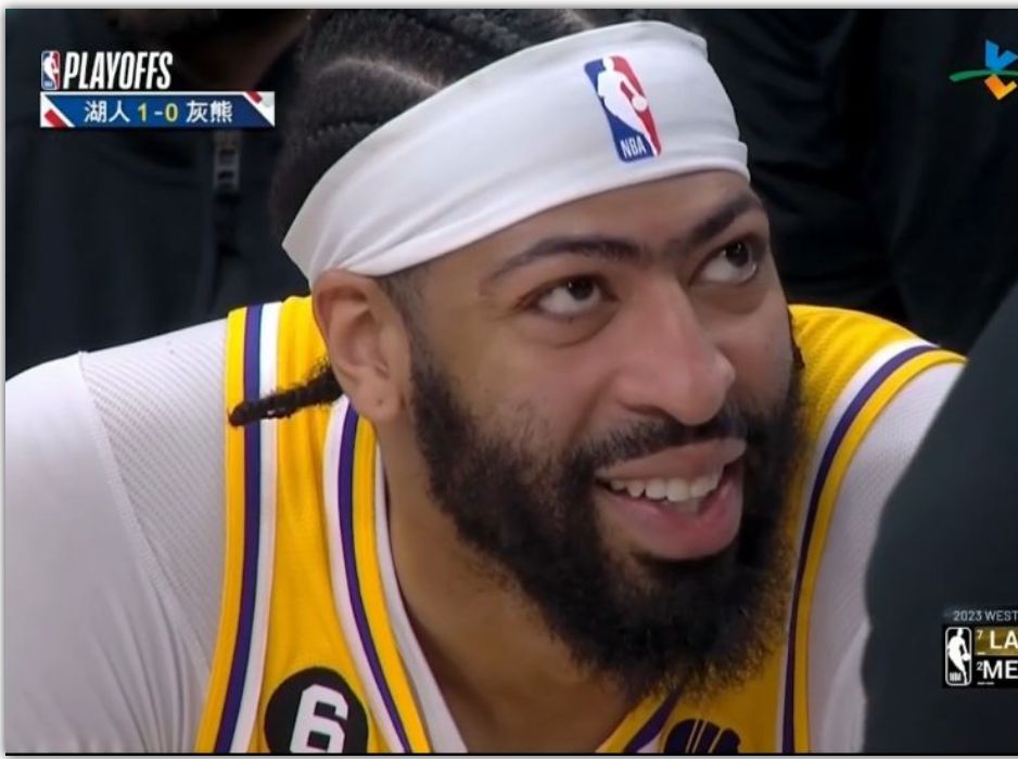 湖人惨败后!哈姆懵逼,谁注意詹姆斯这表情?浓眉笑嘻嘻引热议!