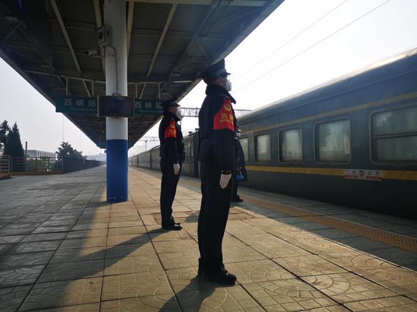 西峡火车站派出所:为安全春运保驾护航