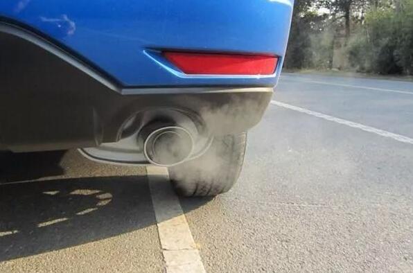 汽车排气管滴水正常吗?其产生原因分析