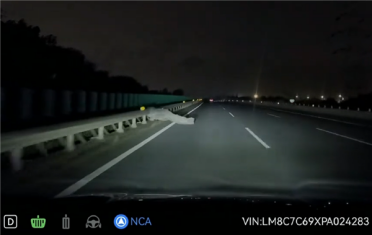 该压过去还是该躲开 华为智驾夜间高速避让塑料袋引热议
