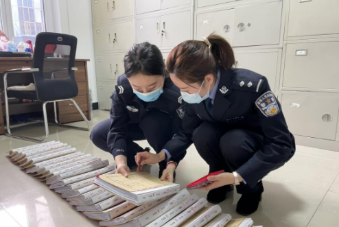 警察故事/三尺窗口温馨守"户"——北关派出所户籍民警朱梓源