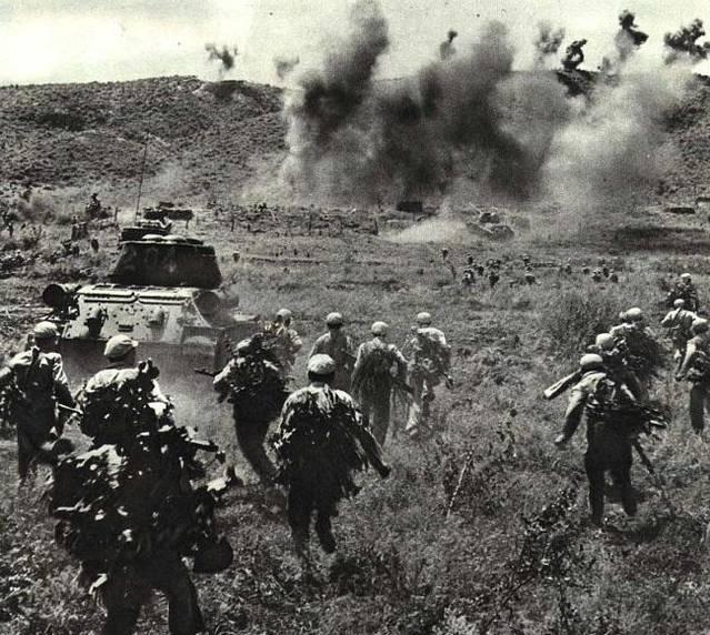 1950年朝鲜战争中志愿军与美军血战松骨峰