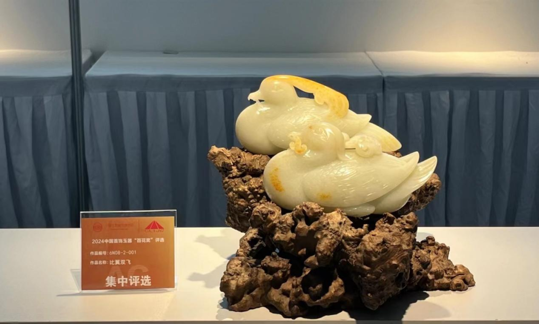 镇平玉雕闪耀第四届中国工艺美术博览会