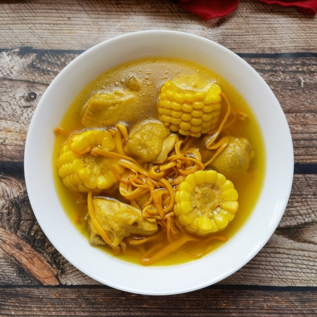 虫草花玉米土鸡汤