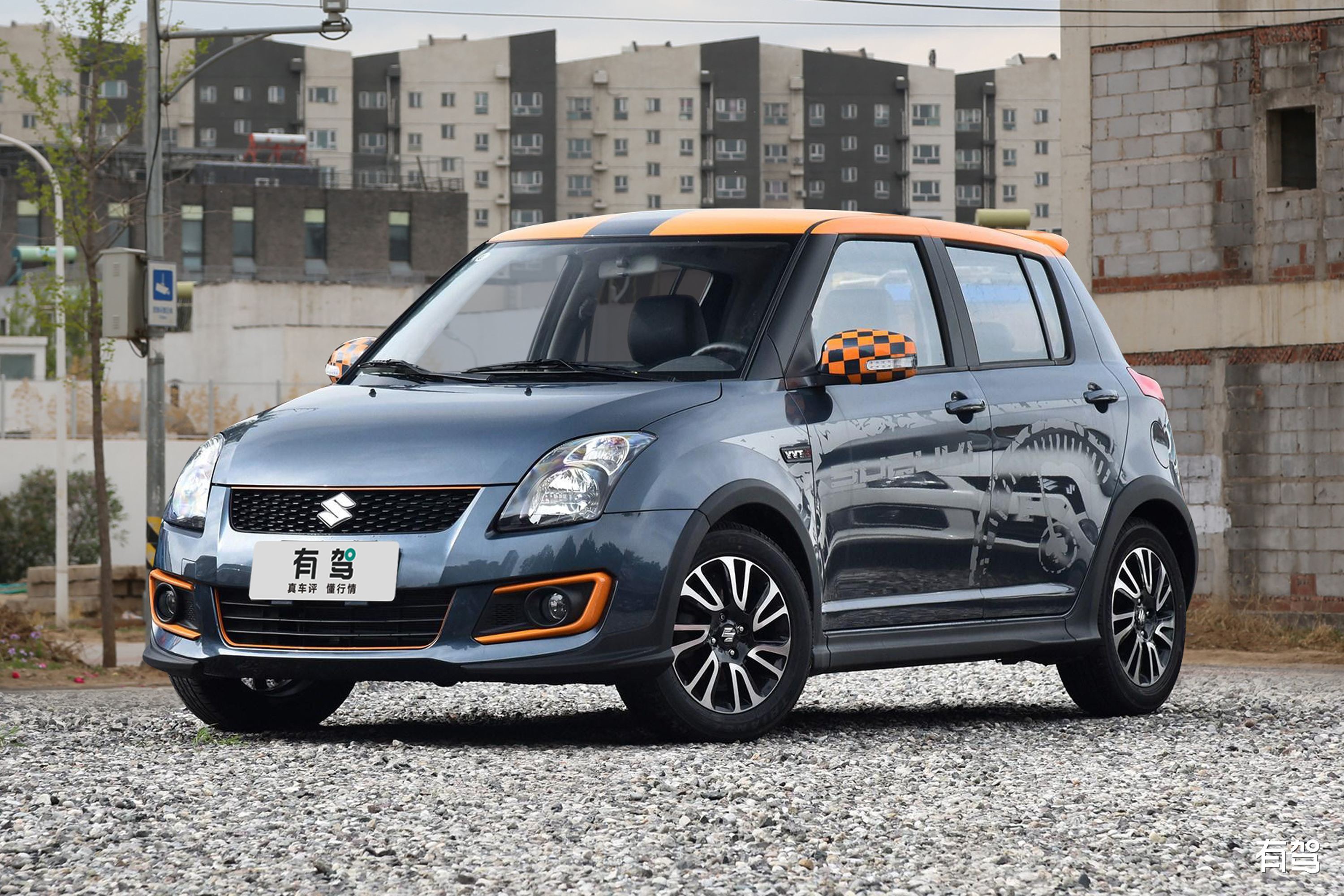 铃木终于"火"了!新车开着比奔驰smart气派,6万还要啥本田飞度