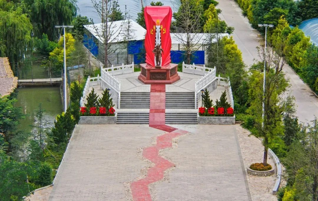 礼州红军长征广场望得见山,看得见水,一城青山半城湖是大自然赋予