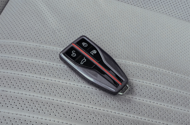 红旗h9钥匙远程启动怎么用