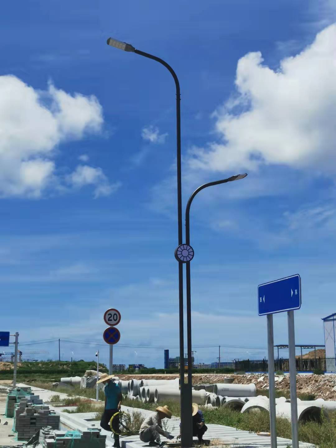 双臂太阳能路灯价格贵不贵?