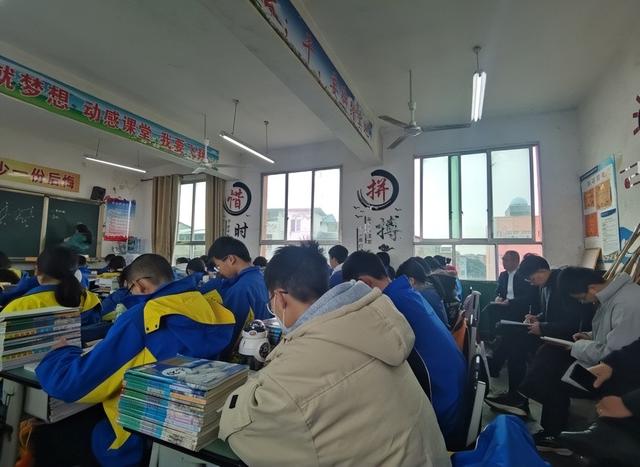 交流互助 共谋发展 四川省剑阁县开封中学赴剑阁县鹤龄中学交流