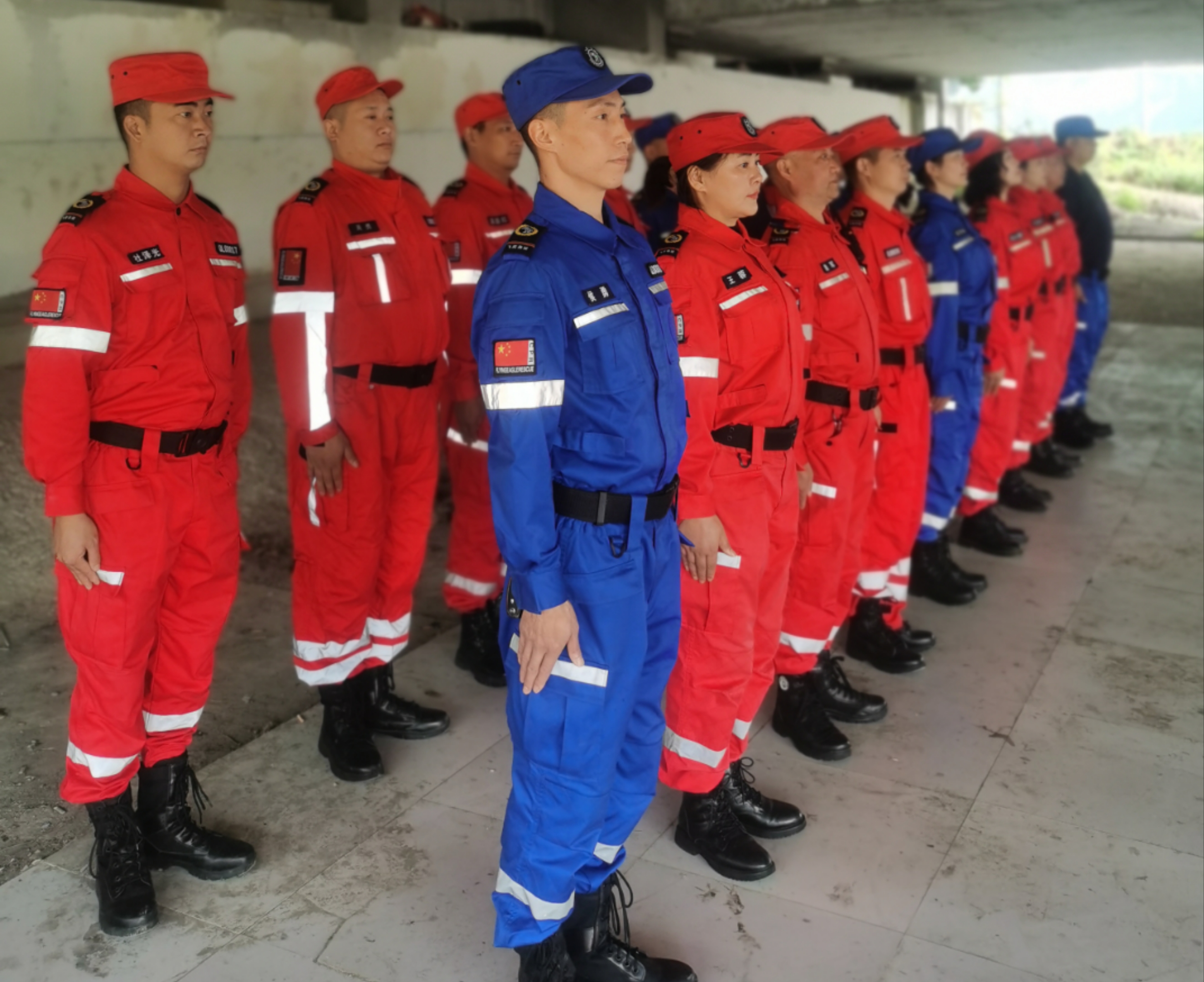 在刻苦中锤炼,在努力中提升,成都飞鹰救援队开展秋季"大练兵"