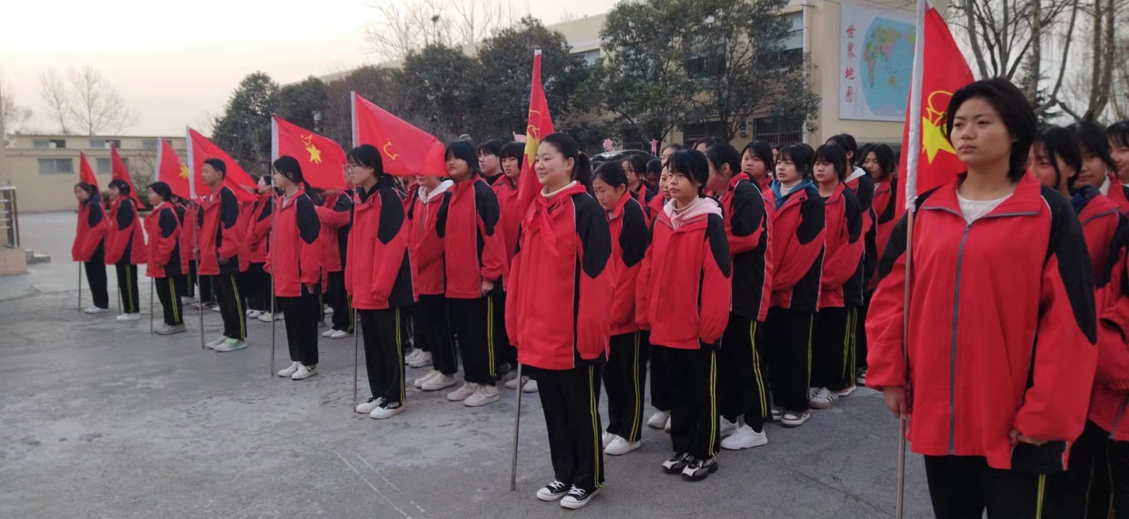 定陶区滨河中学校长图片