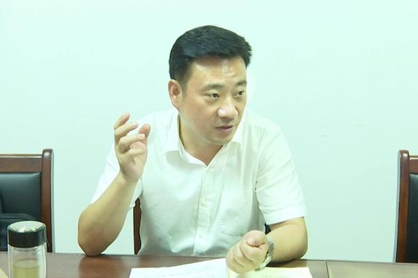 涂宝峰强调:以思想破冰引领发展突围 持续优化我区营商环境