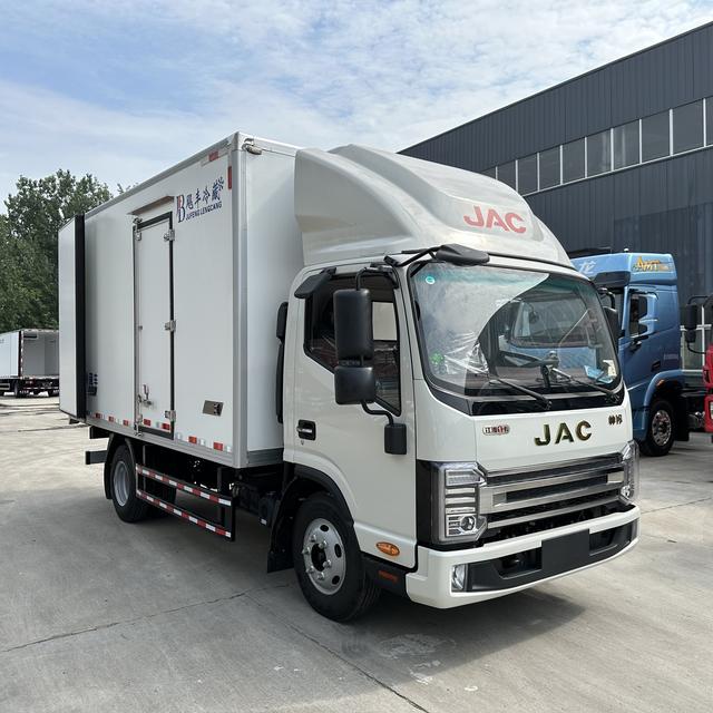 如果最近考虑入手一辆4米2冷藏车并且预算在12万左右江淮s6看一下