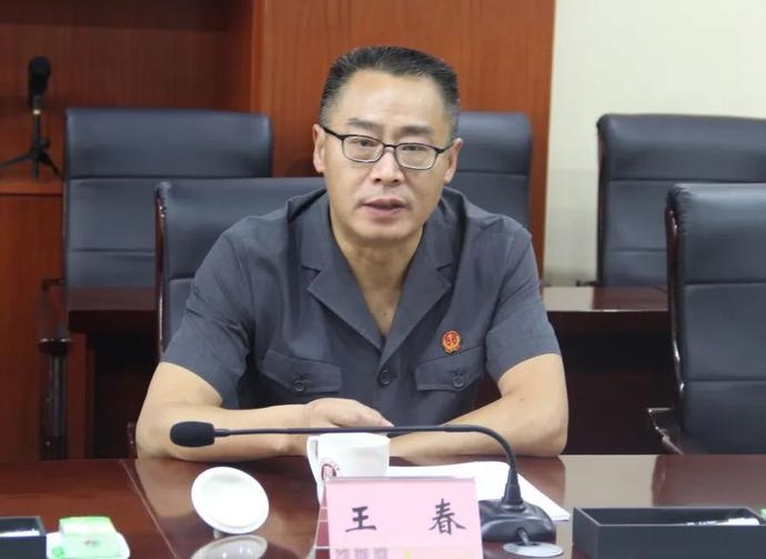 成都中院牟家忠主任一行到崇州法院督导防汛工作