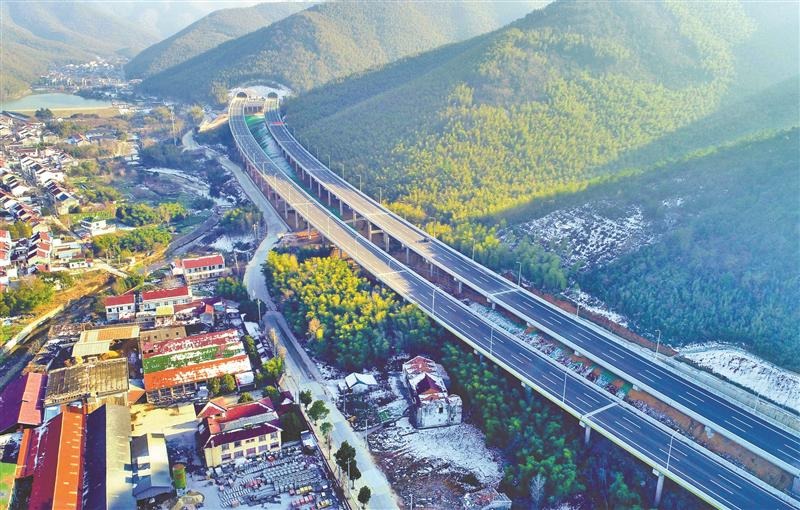 宜长高速正式通车 苏浙之间架起"生态黄金通道"