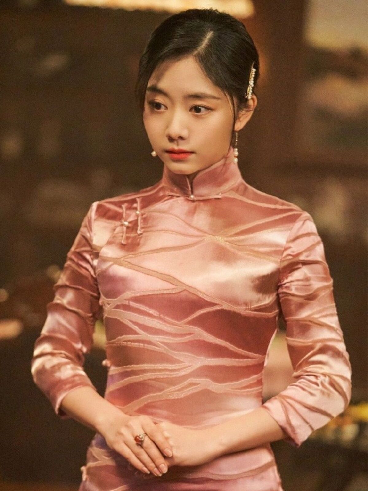 "圆脸女人"怎么把旗袍穿出美感?跟着谭松韵学,准没错