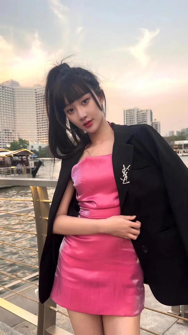 祝北电新生代女神艺人黄昱子生日快乐,人美心善未来可期