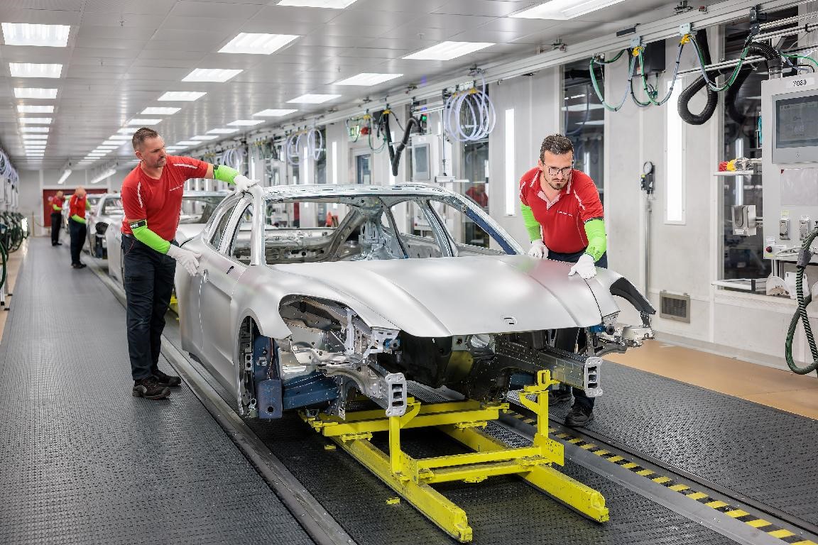 探访保时捷莱比锡工厂:一边生产纯电动macan,一边养着欧洲野牛