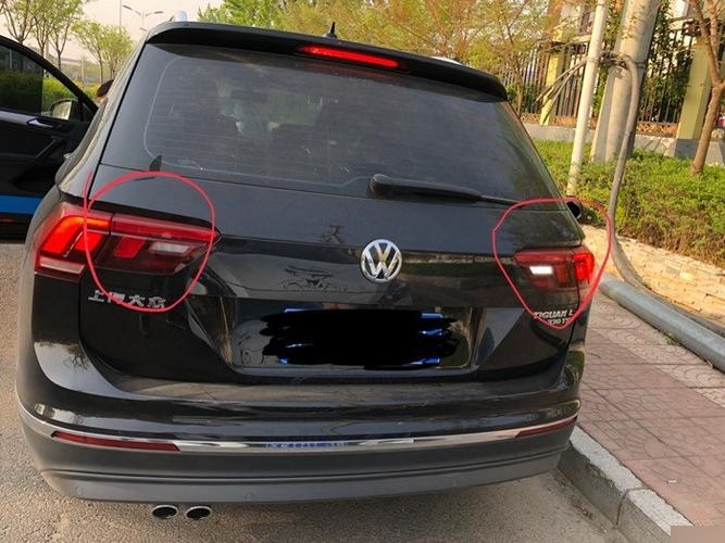 途观l倒车灯一个亮还是两边都亮?