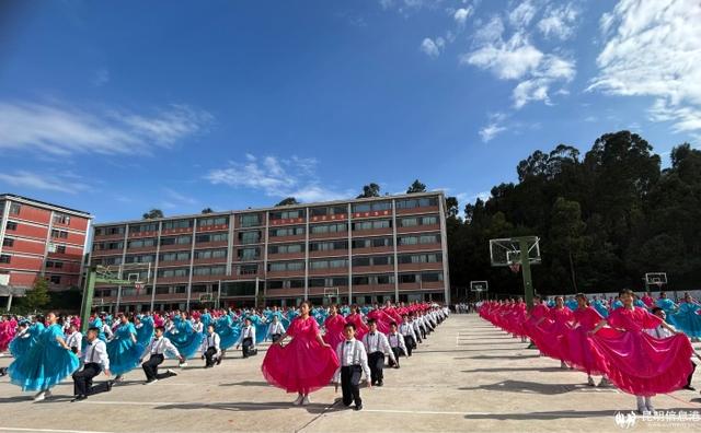 艺无止境 舞动人生 云南昌乐实验中学举行校园华尔兹学校课程汇报演出