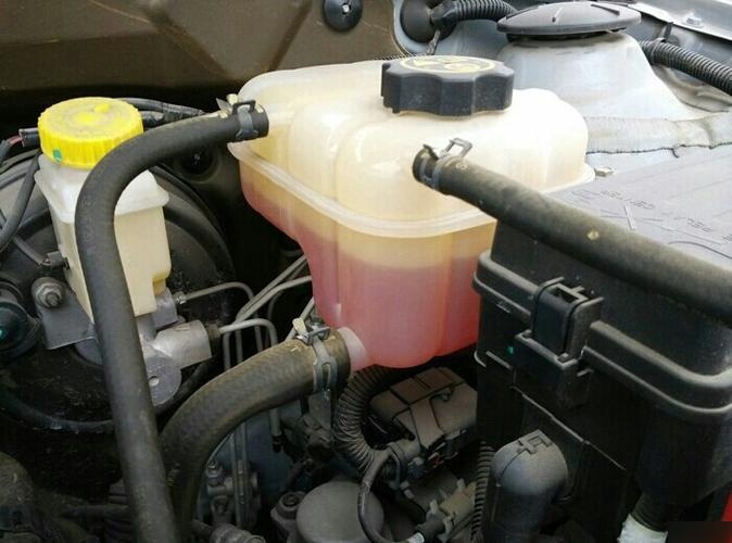 别克凯越水箱怎么放水