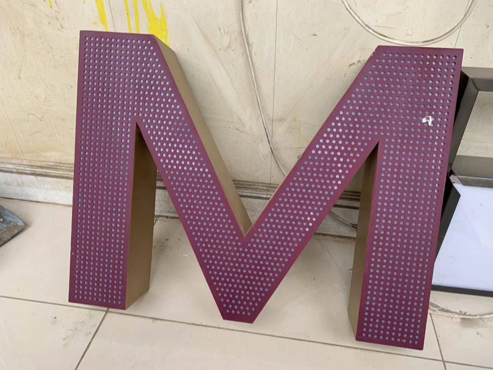 拉丝钛金led万孔发光字解决钛金正发光问题!