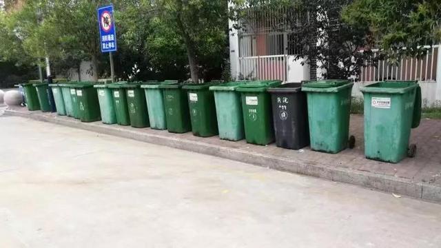 赠宏泰物业主管朱玉萍大姐