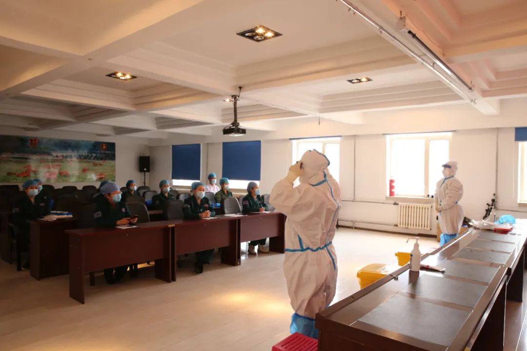 【疫情防控进行时】新林区人民医院开展穿脱防护用品考核