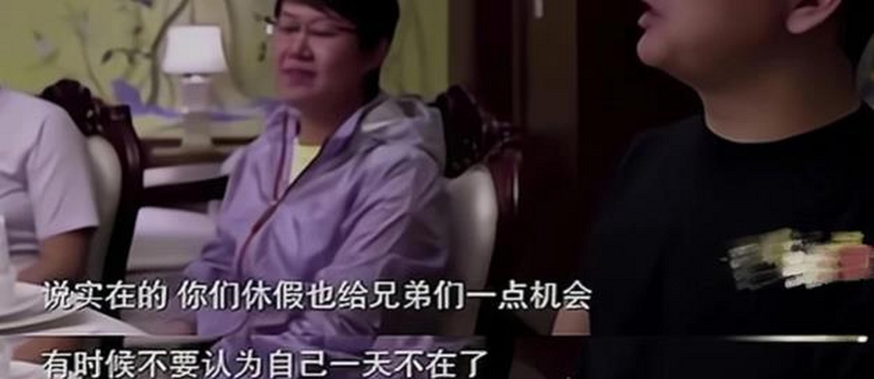 2017年,刘强东与京东高层聚餐,副总杜爽突然宣布说她怀孕了,刘强东一