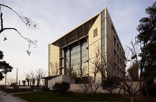 低调的金华富豪王敏文:45岁创业,57岁公司上市,如今身家190亿