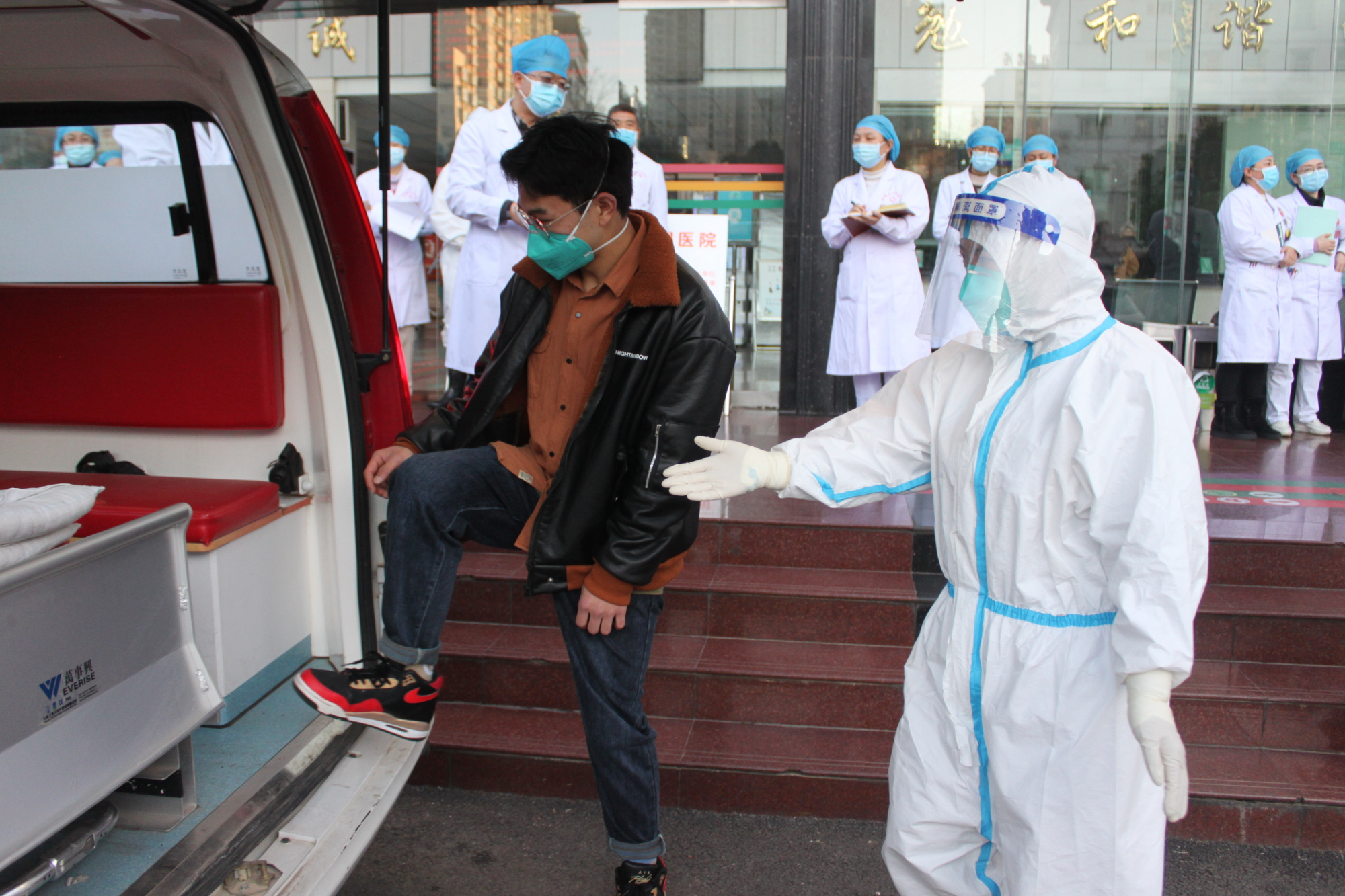 麒麟区人民医院再次开展新冠肺炎疫情防控应急处置演练