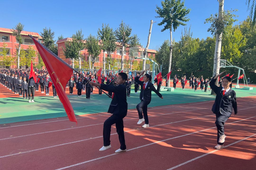 潍坊外国语学校|庆祝建队73周年暨新队员入队仪式