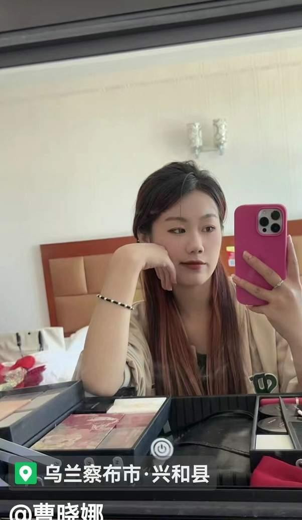 19岁"高颜值女老赖"个人生活照曝光!网友:我替你还!
