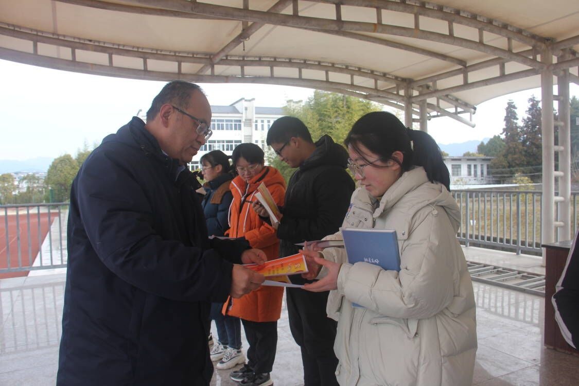 黟县中学:开学典礼向未来