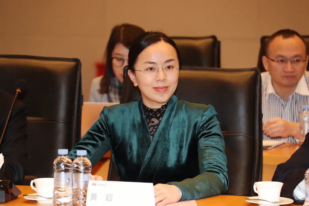 黄超 全国人大代表广西林业集团有限公司副总经理,总法律顾问"非法