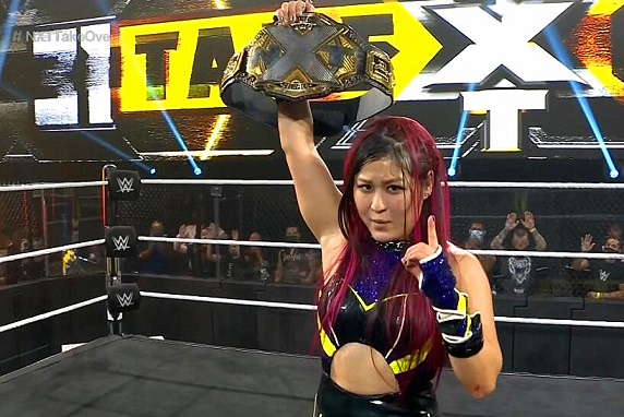 两大wwe人气女星亮相nxt接管大赛,强尼夫妇机关算尽白费心机